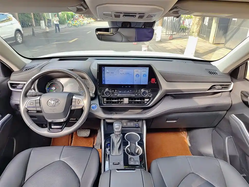 Toyota Highlander — фото 10