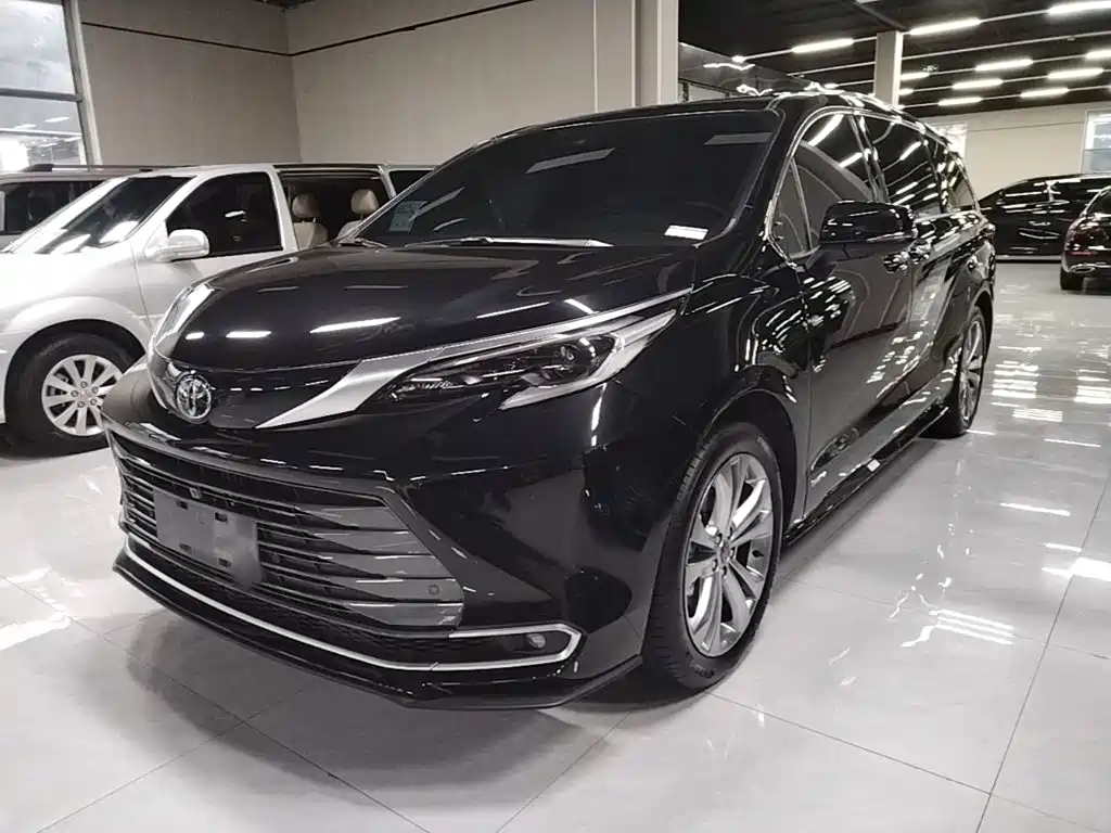 Toyota Sienna — фото 2