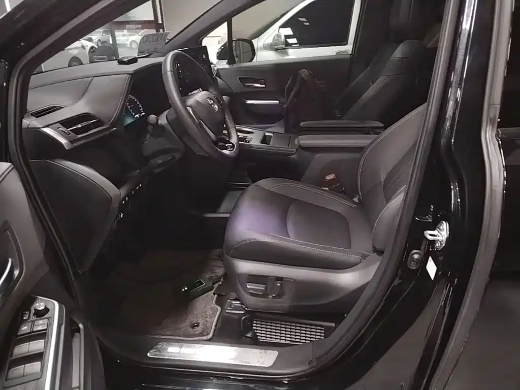 Toyota Sienna — фото 15