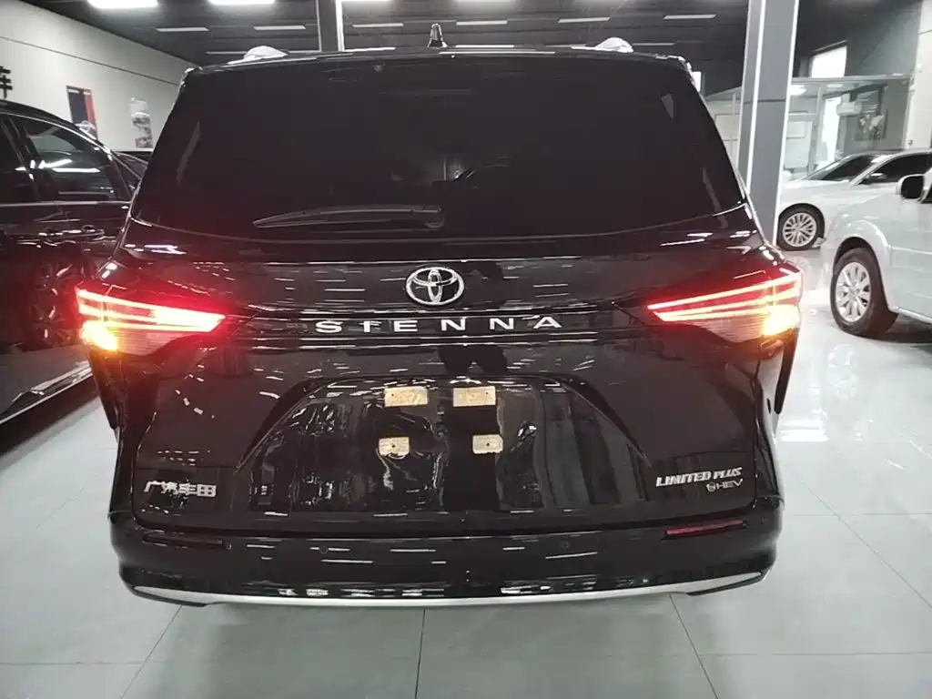 Toyota Sienna — фото 6