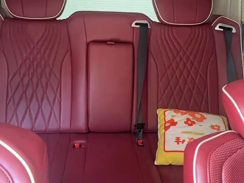 Toyota Hiace — фото 6