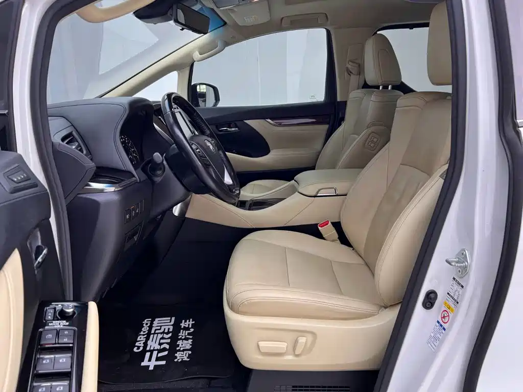 Toyota Alphard — фото 14