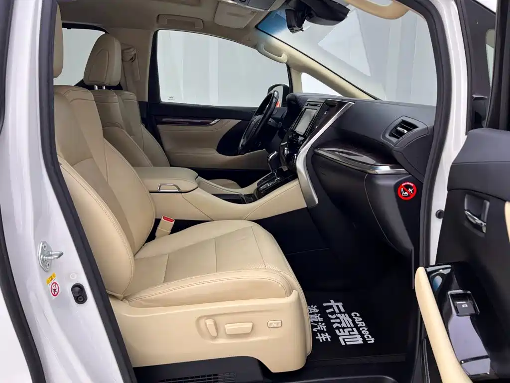 Toyota Alphard — фото 17