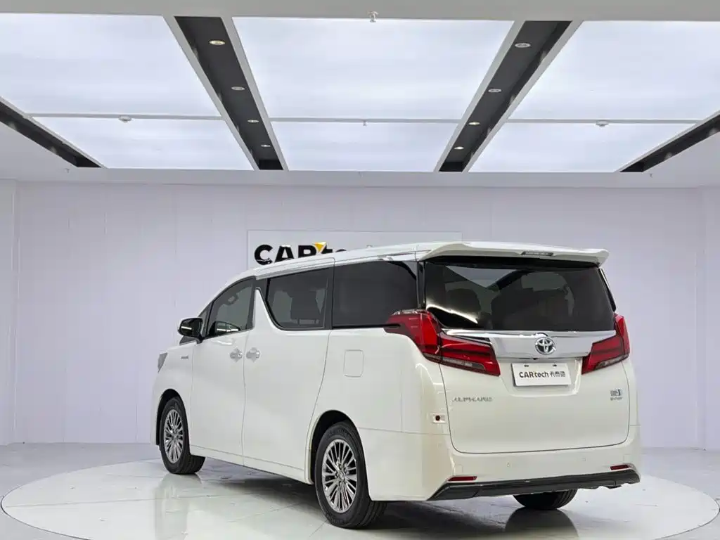 Toyota Alphard — фото 3