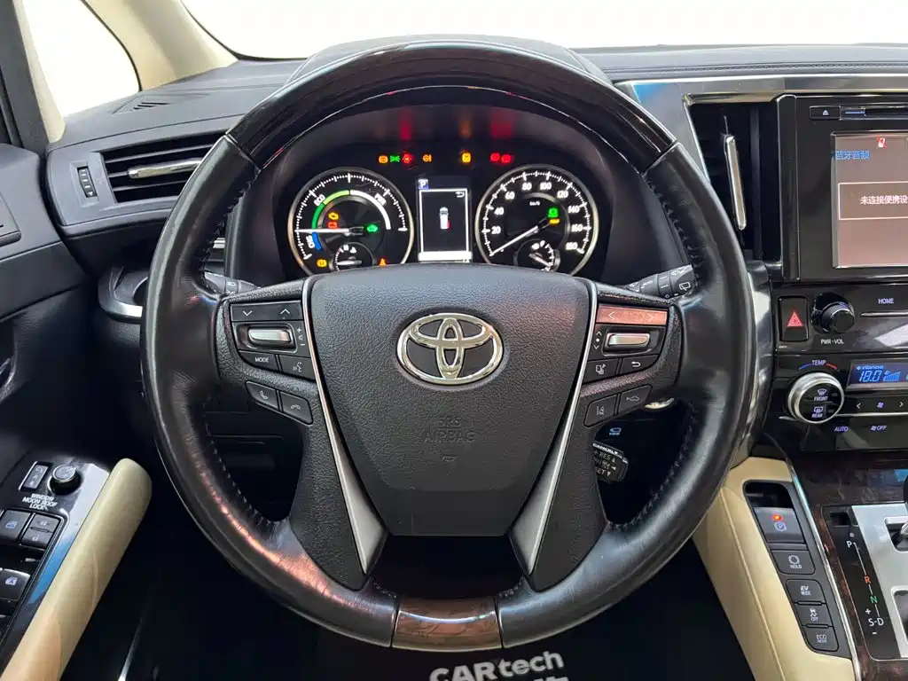 Toyota Alphard — фото 21