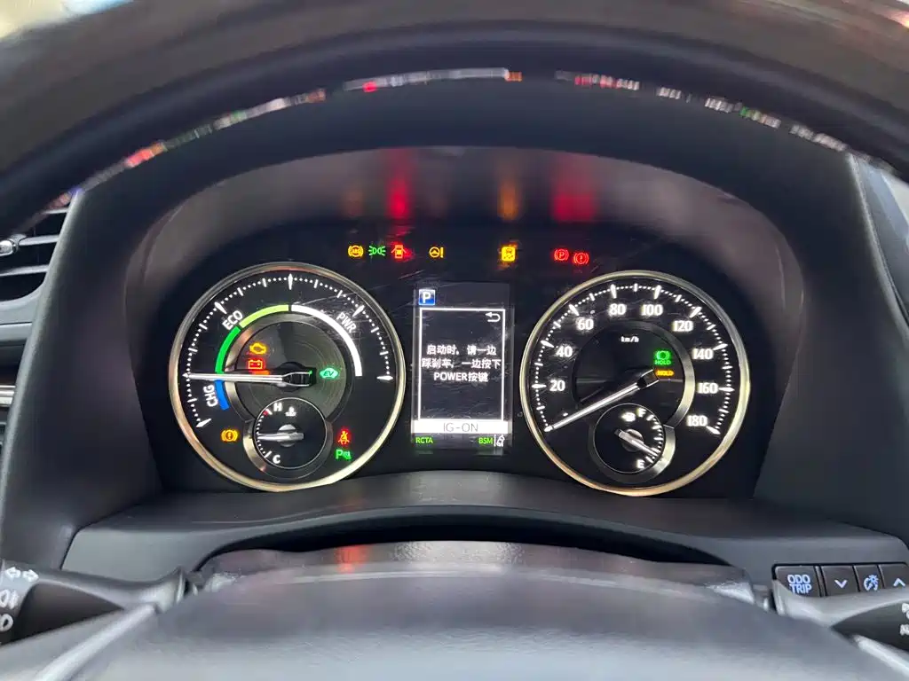 Toyota Alphard — фото 22
