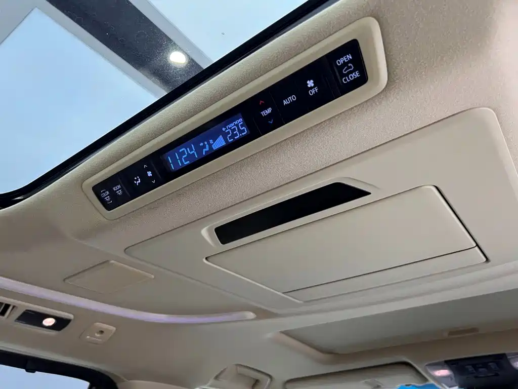 Toyota Alphard — фото 25