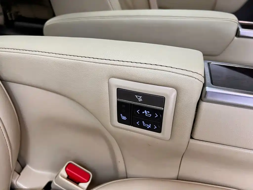 Toyota Alphard — фото 26