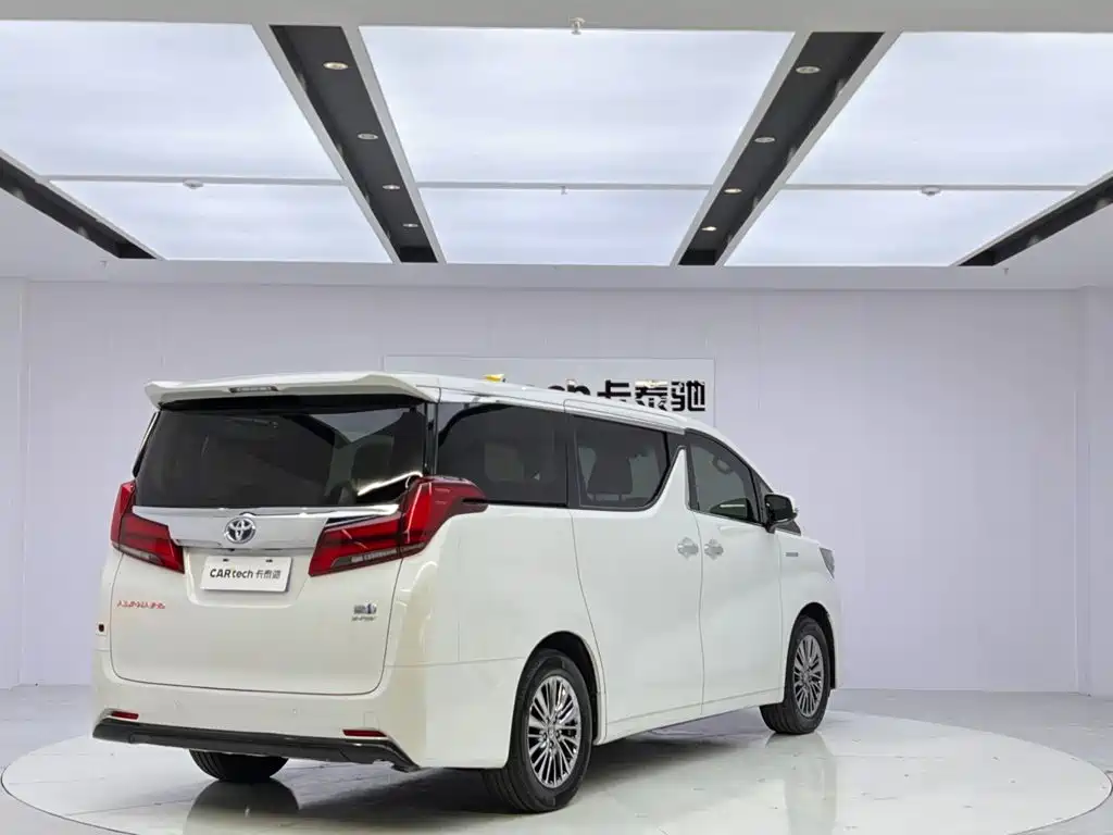 Toyota Alphard — фото 5