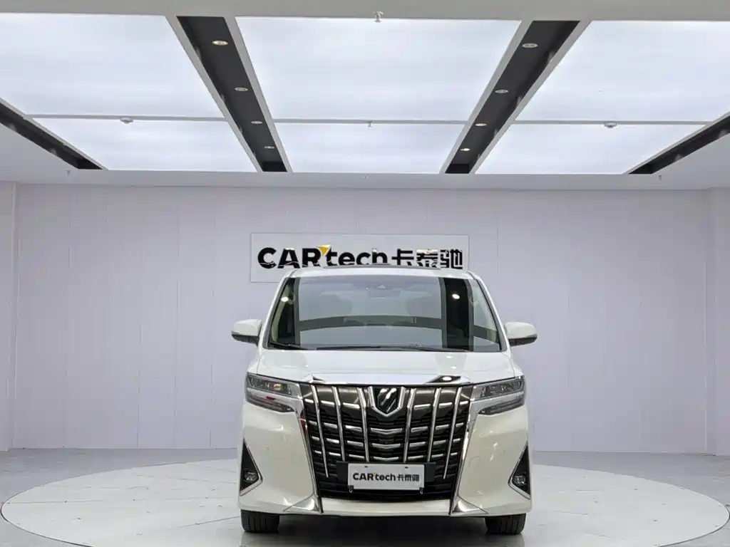 Toyota Alphard — фото 8
