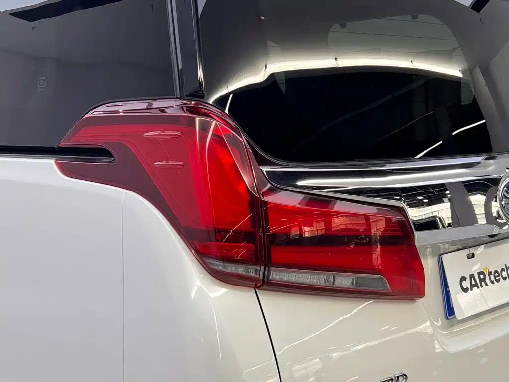 Toyota Alphard — фото 10