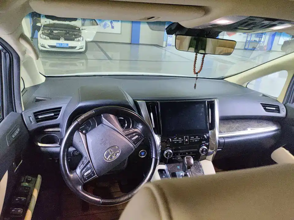 Toyota Alphard — фото 3