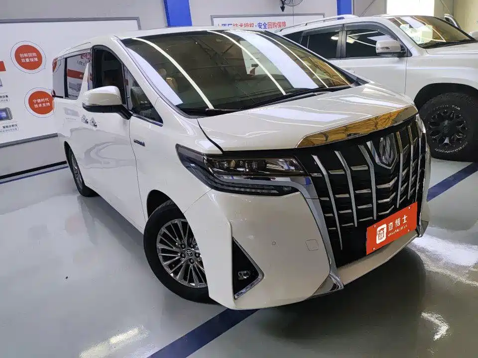 Toyota Alphard — фото 5