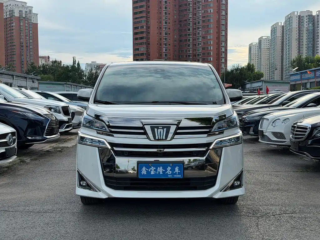Toyota Vellfire — фото 2