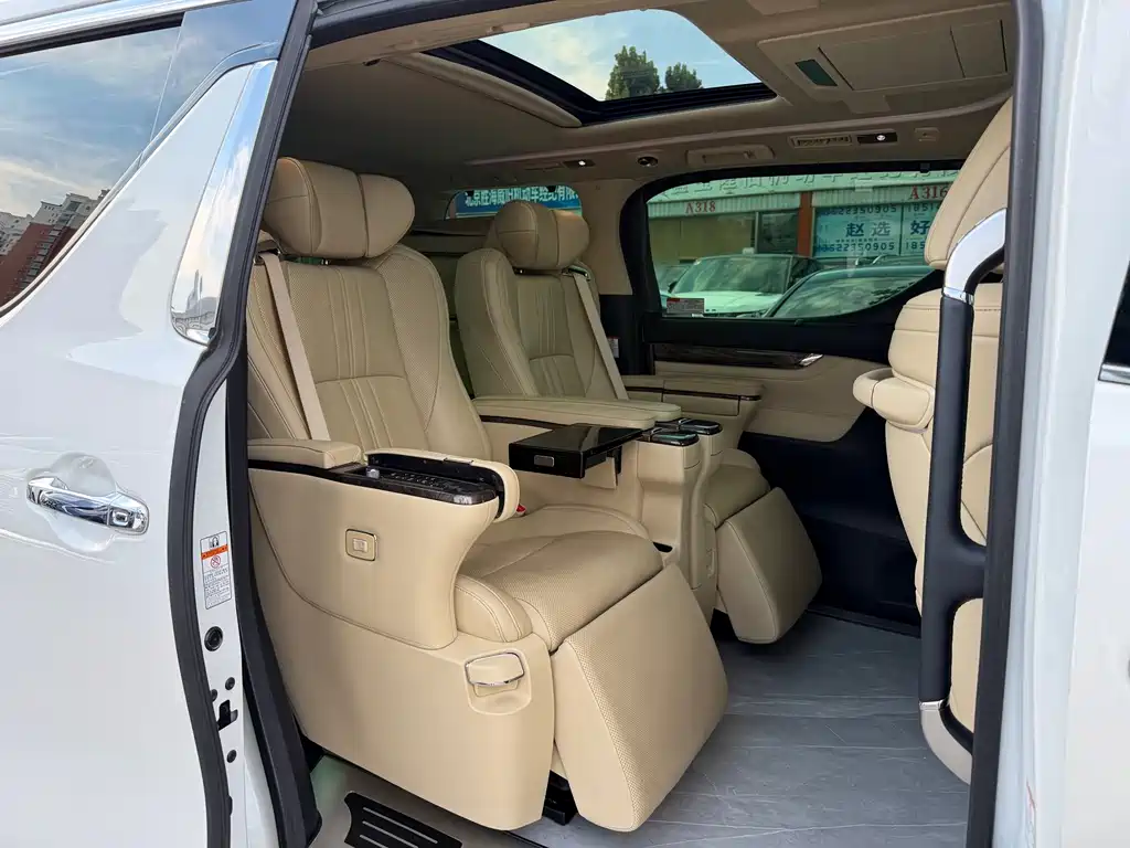 Toyota Vellfire — фото 13