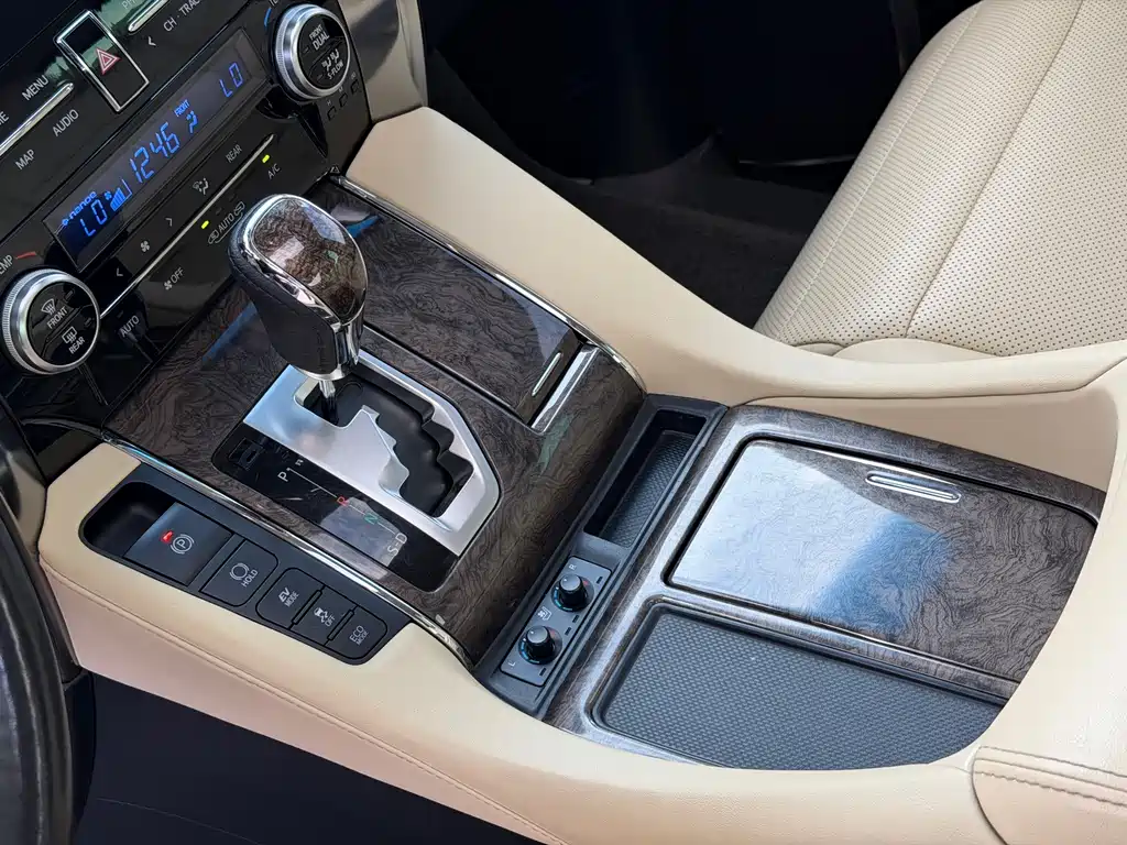 Toyota Vellfire — фото 17
