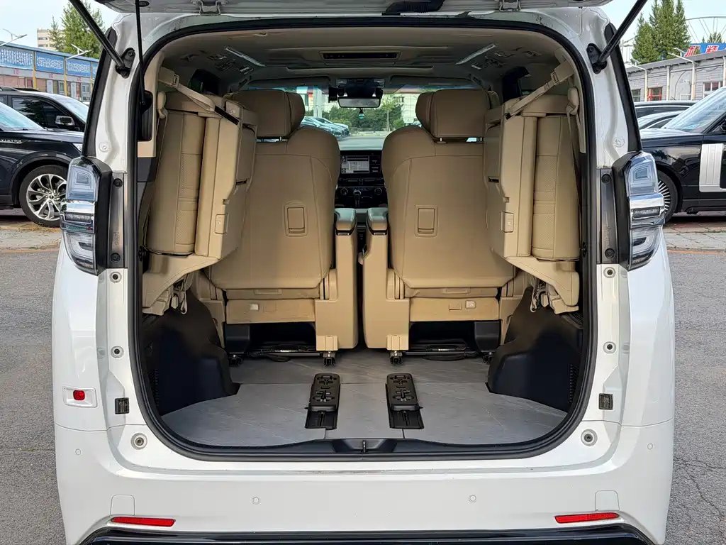 Toyota Vellfire — фото 18
