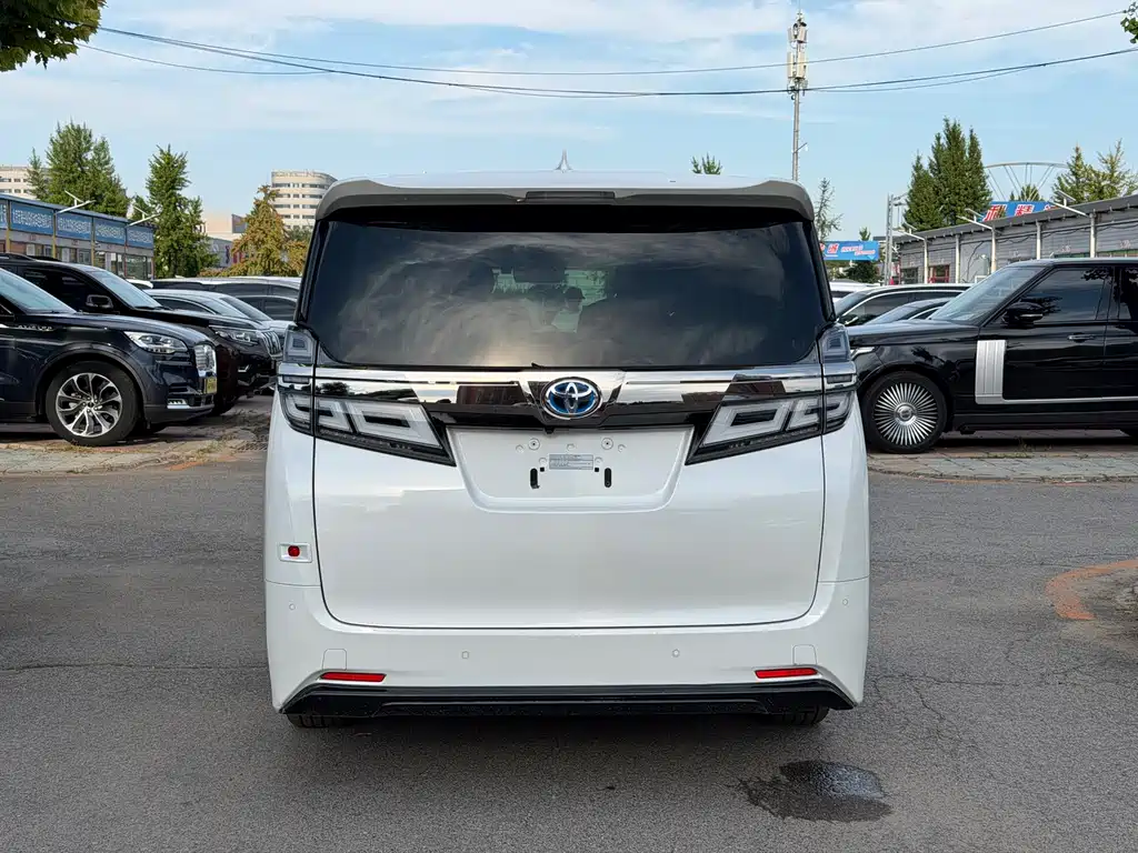 Toyota Vellfire — фото 3