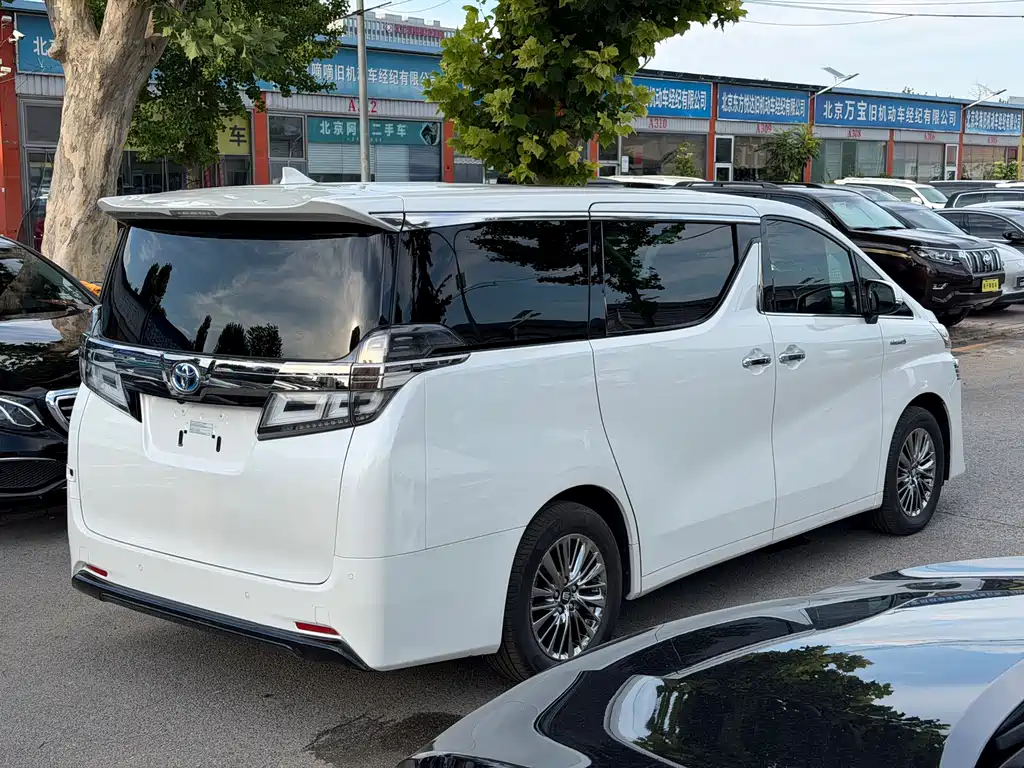 Toyota Vellfire — фото 4
