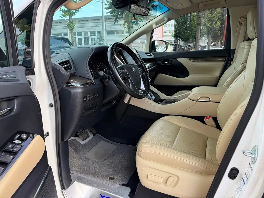 Toyota Vellfire — фото 5