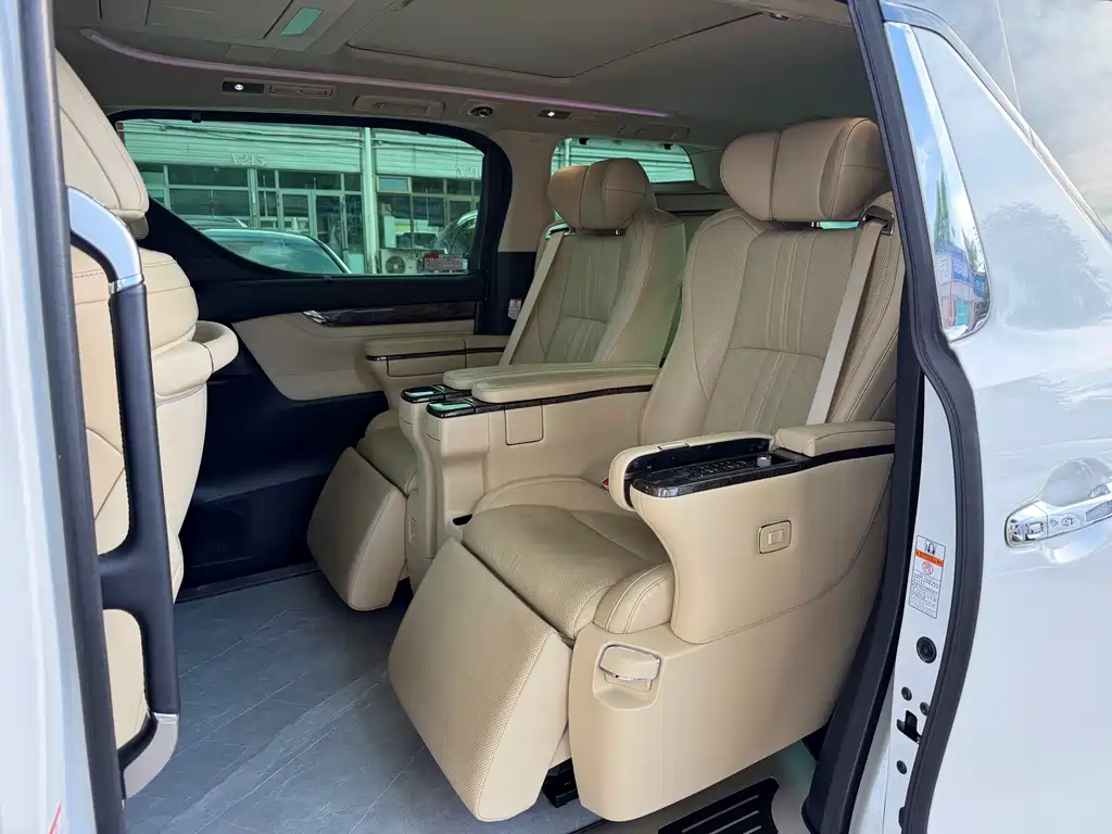Toyota Vellfire — фото 6