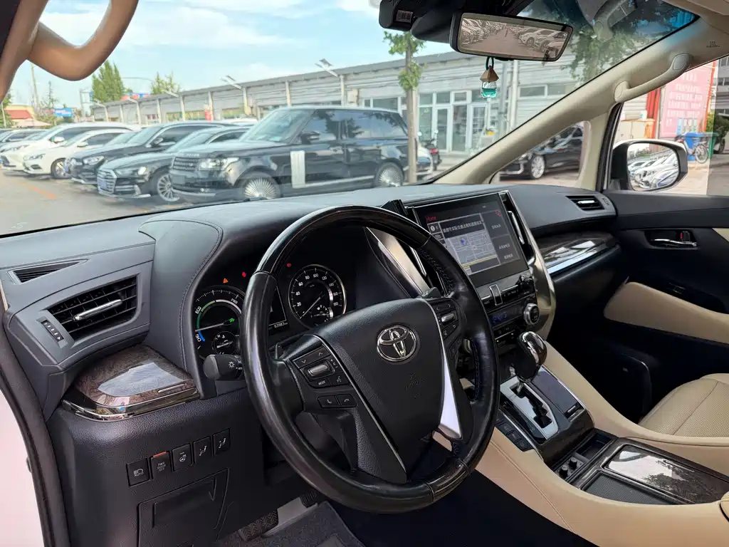 Toyota Vellfire — фото 8