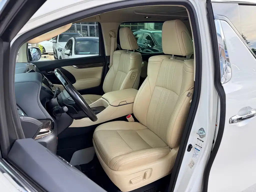Toyota Vellfire — фото 9