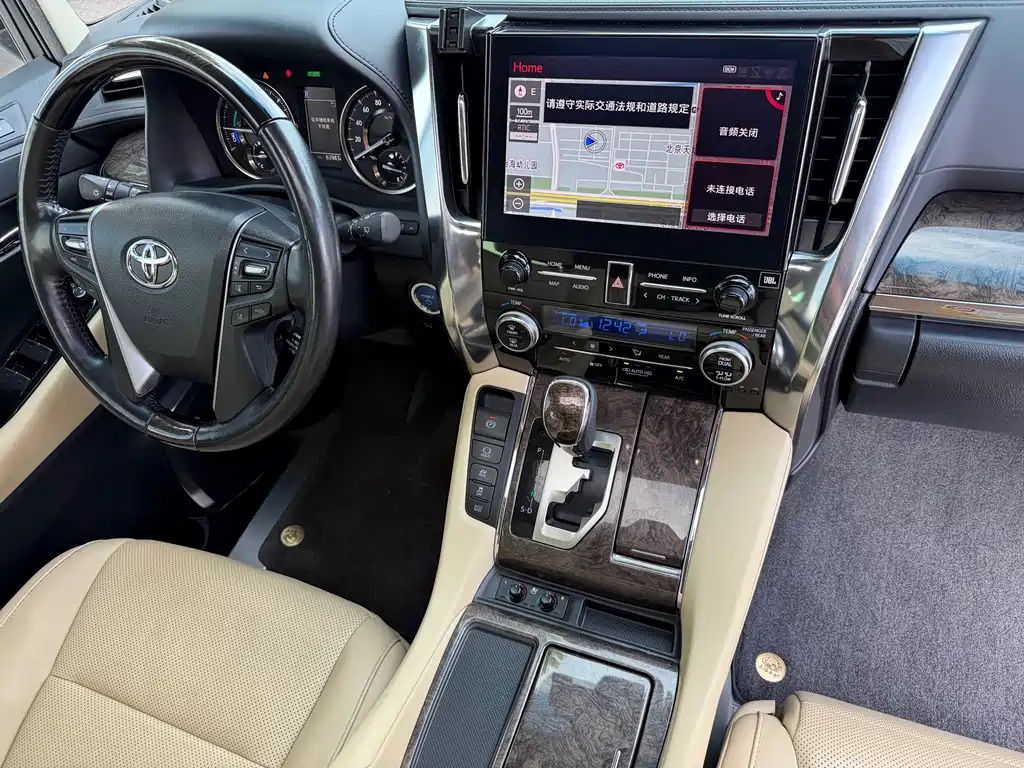 Toyota Vellfire — фото 10