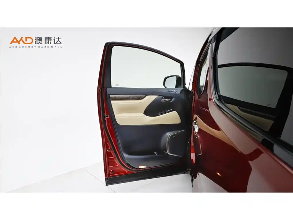 Toyota Alphard — фото 11