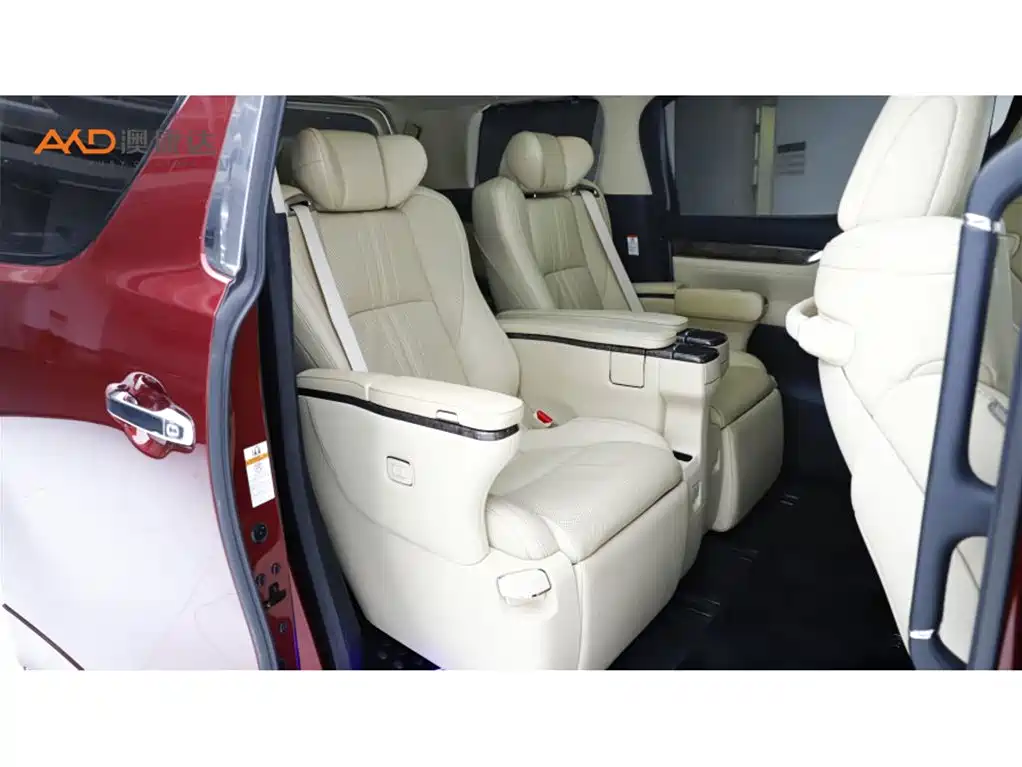 Toyota Alphard — фото 8