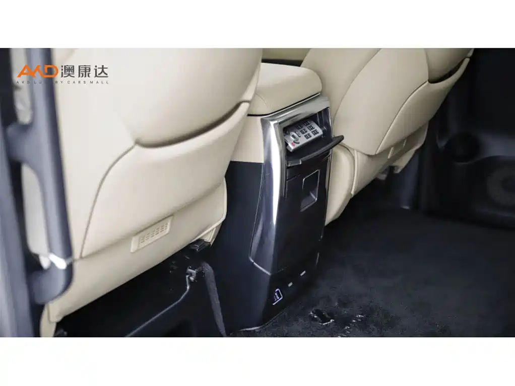 Toyota Alphard — фото 10