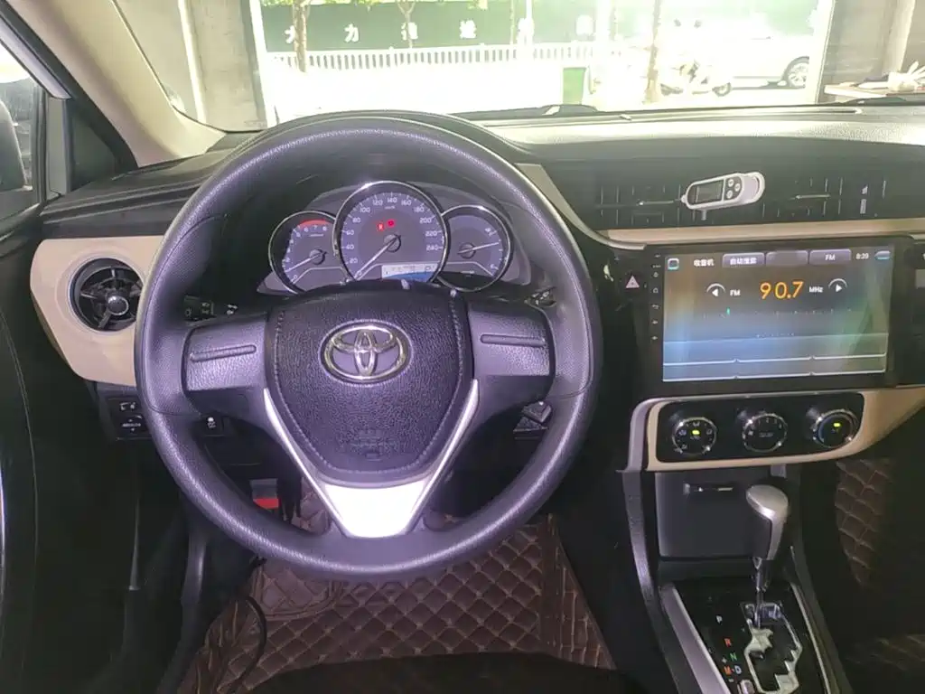 Toyota Corolla — фото 11