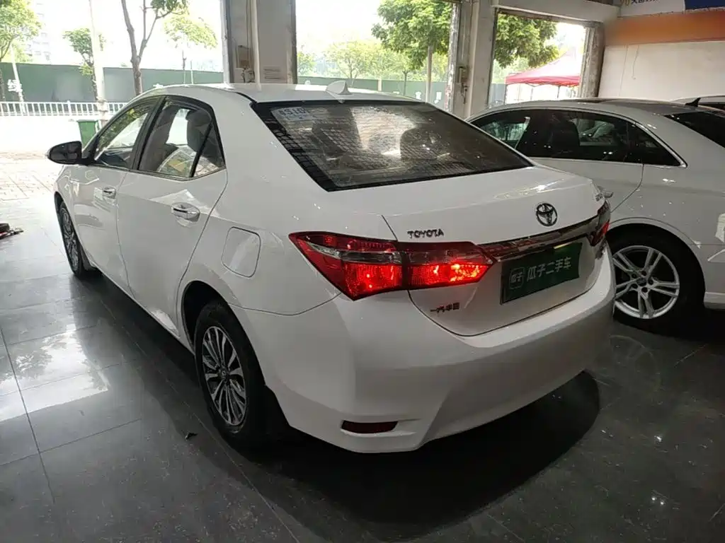 Toyota Corolla — фото 5