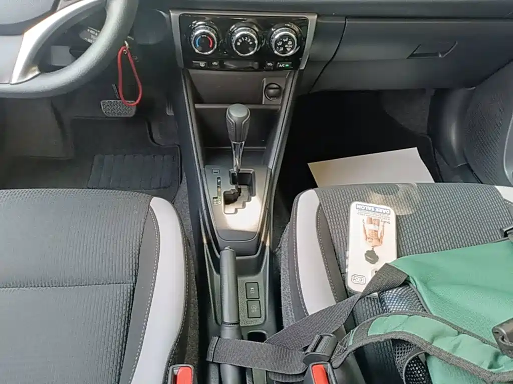 Toyota Yaris L — фото 14