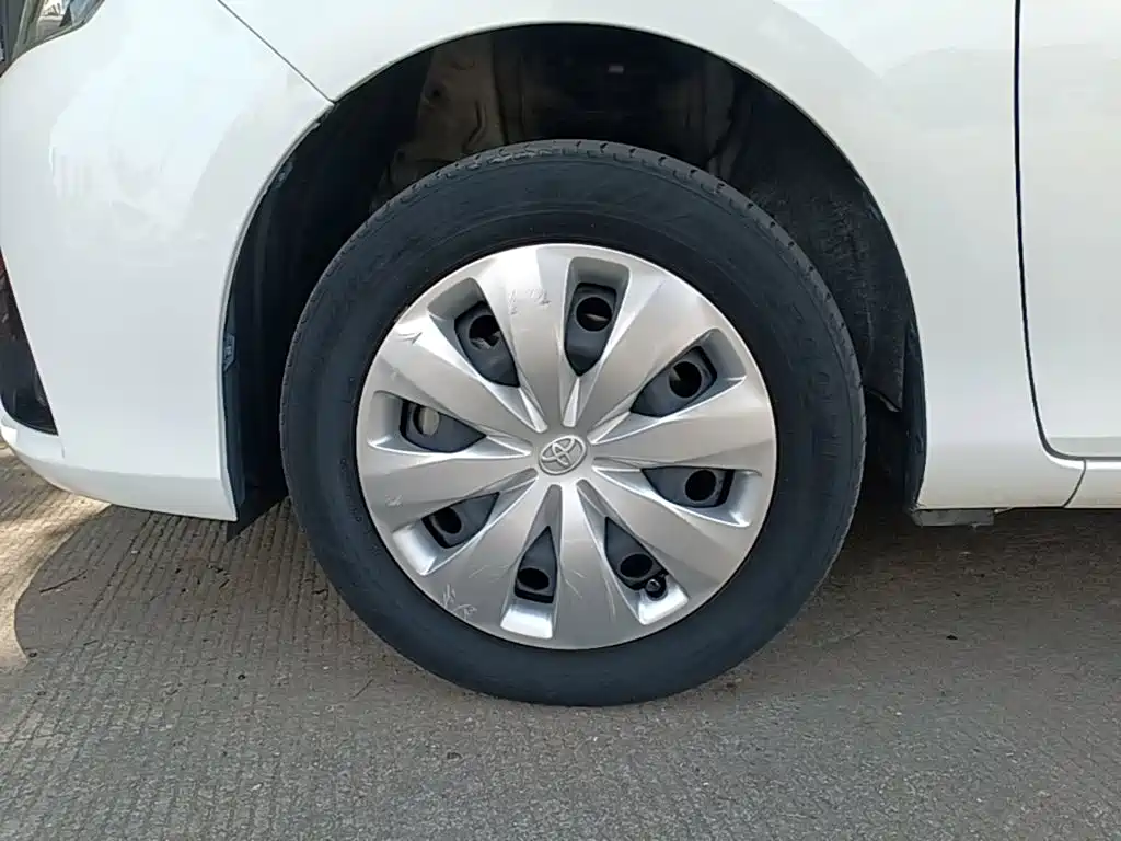 Toyota Yaris L — фото 23