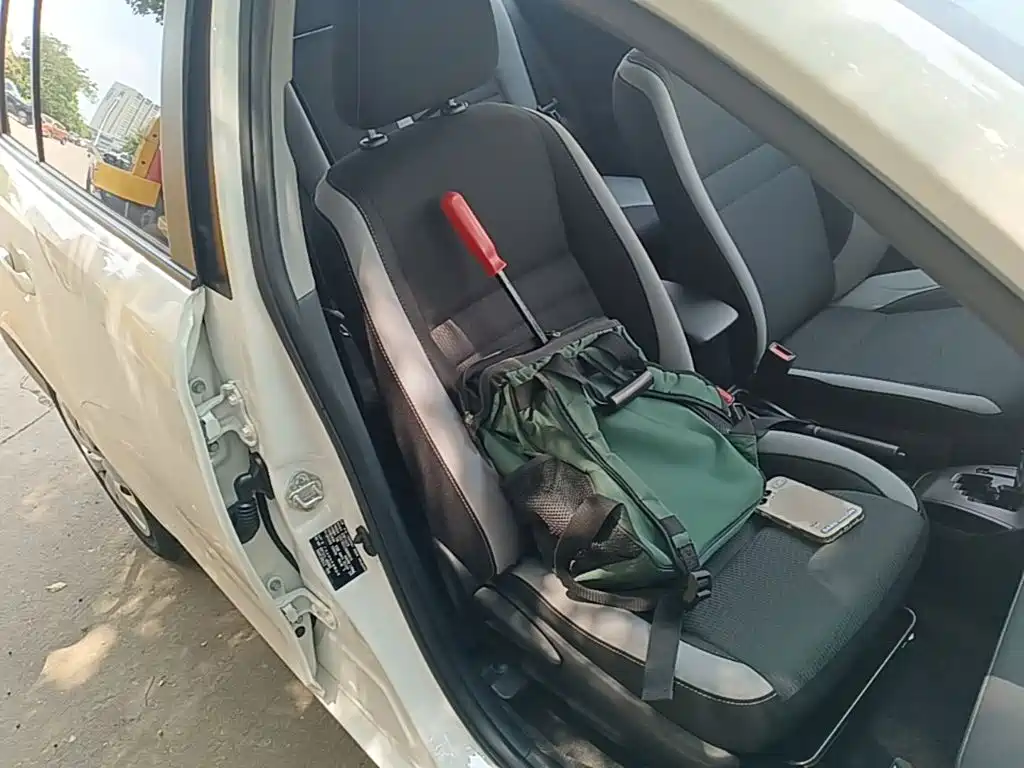 Toyota Yaris L — фото 25