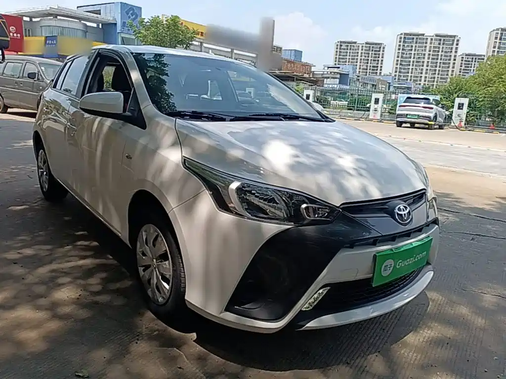 Toyota Yaris L — фото 4