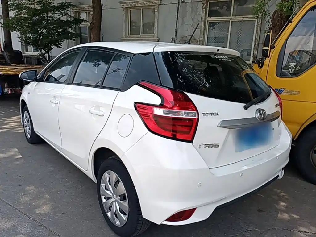 Toyota Yaris L — фото 5