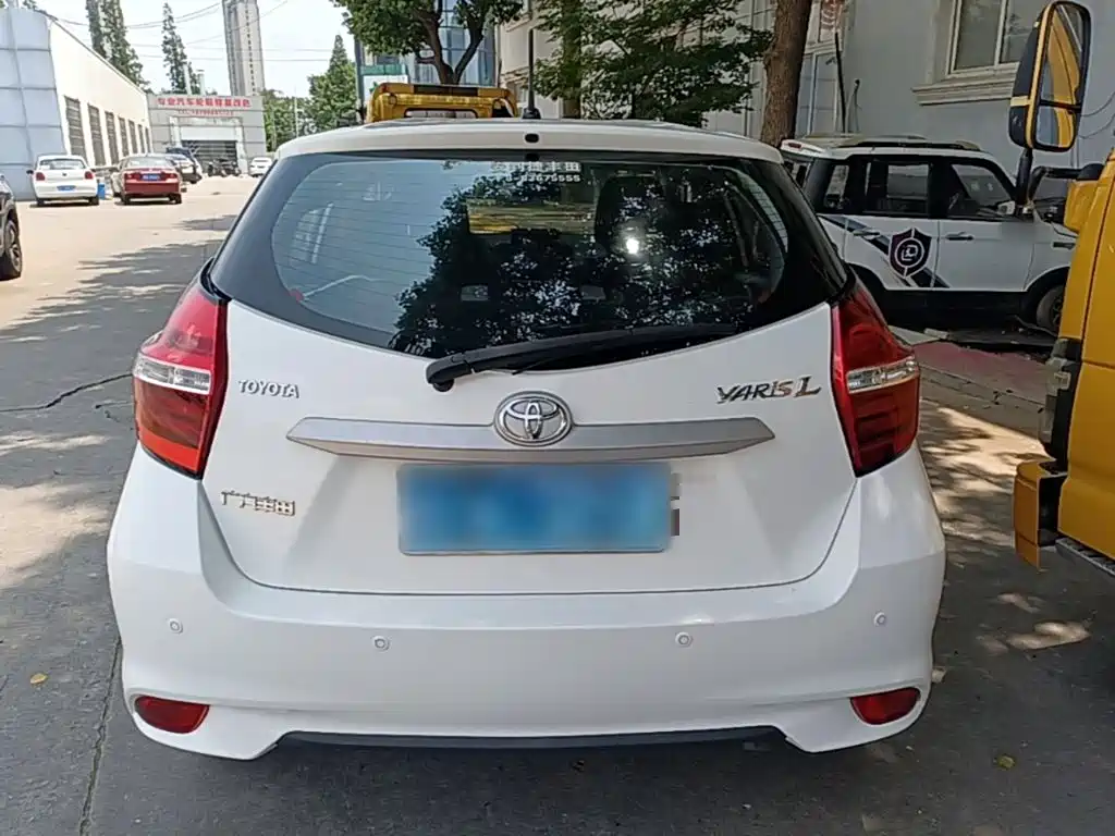 Toyota Yaris L — фото 6