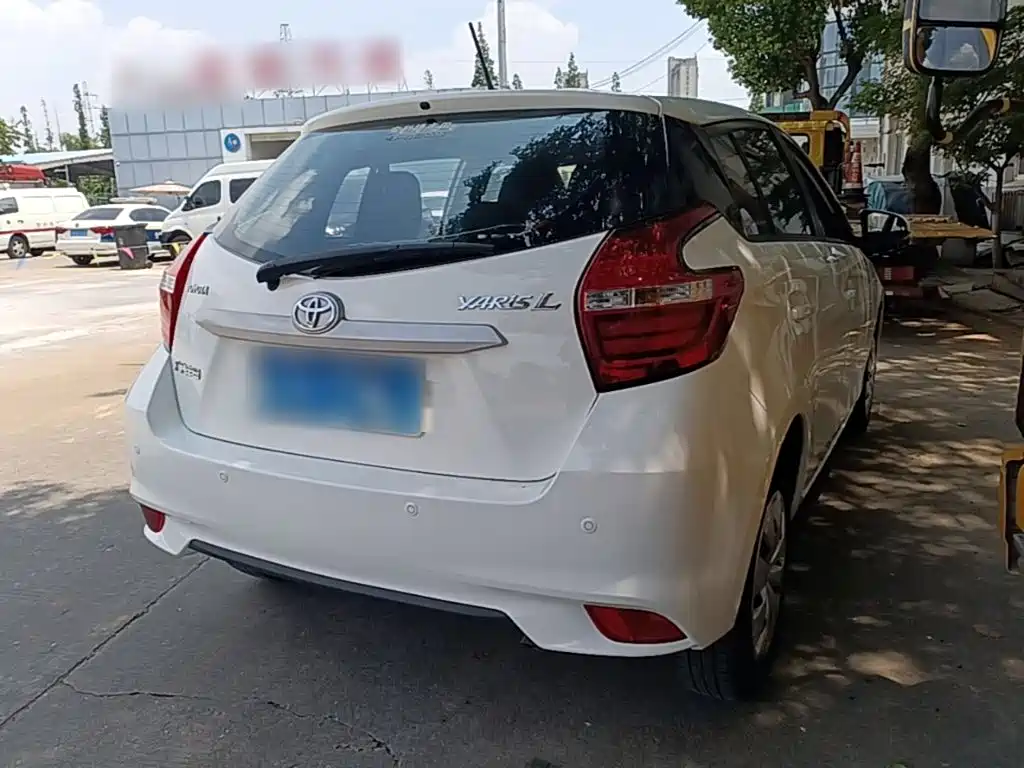 Toyota Yaris L — фото 7
