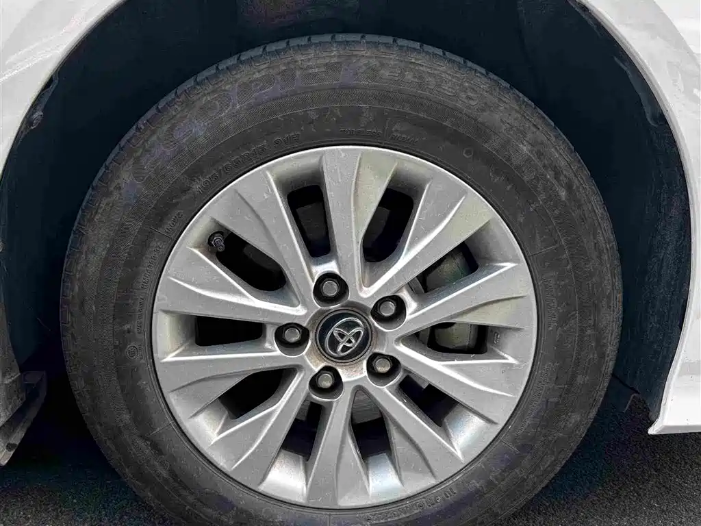 Toyota Corolla — фото 14