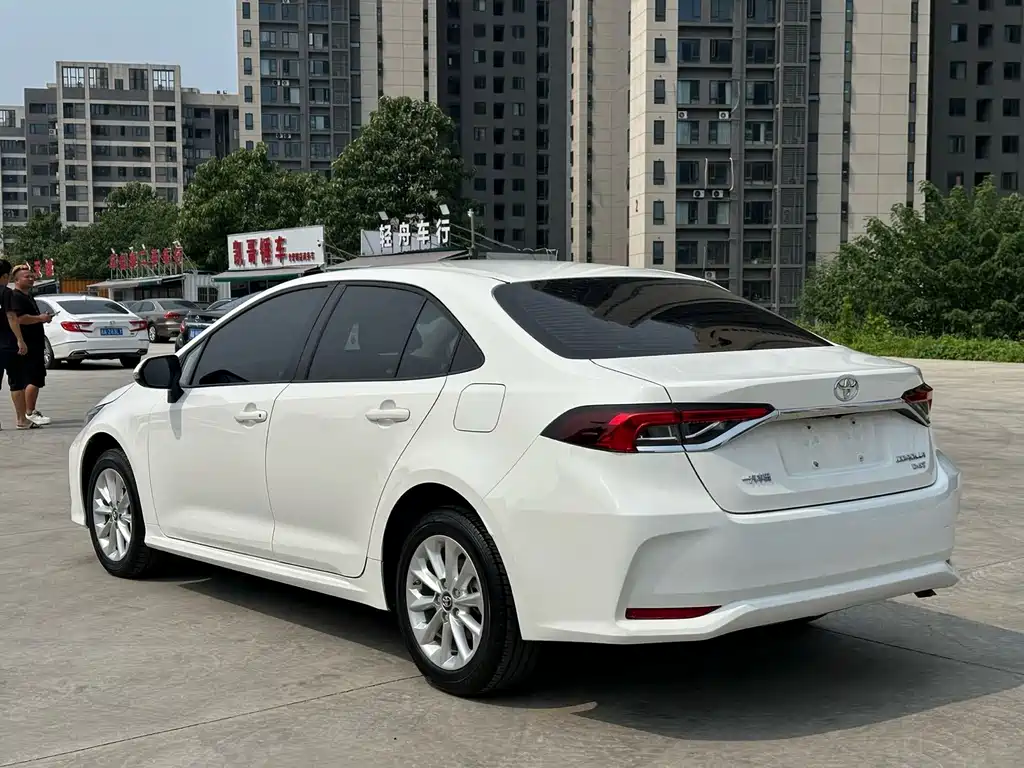 Toyota Corolla — фото 4