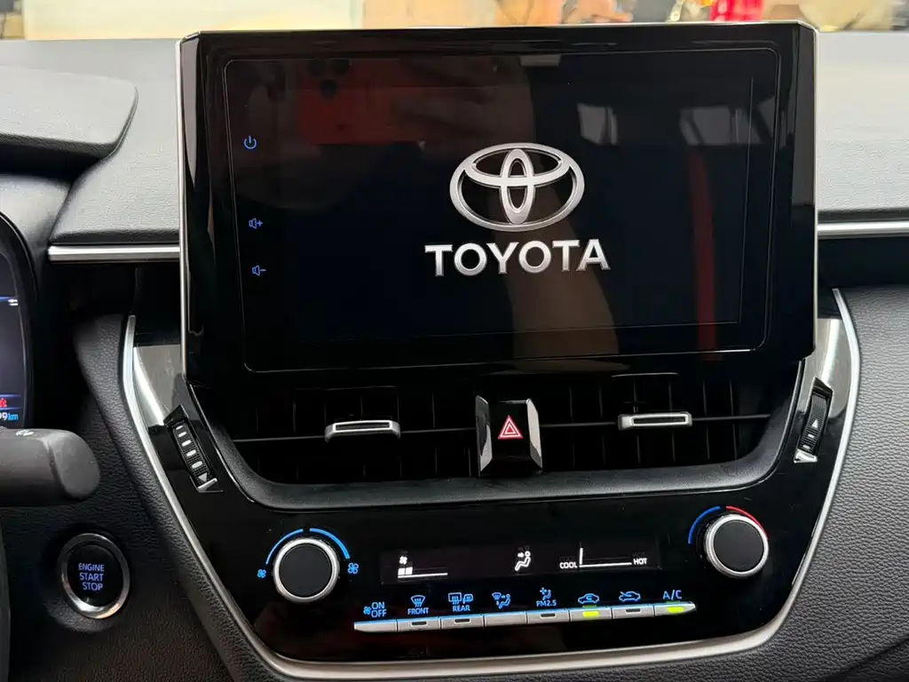 Toyota Corolla — фото 13