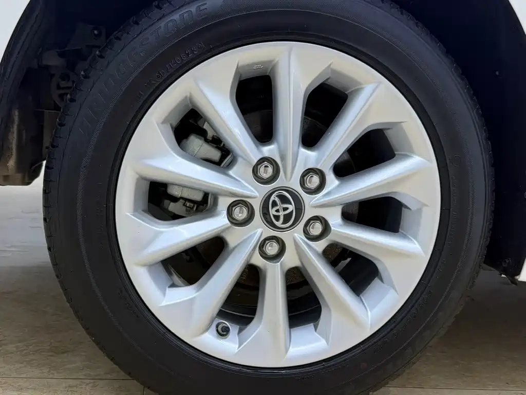 Toyota Corolla — фото 23