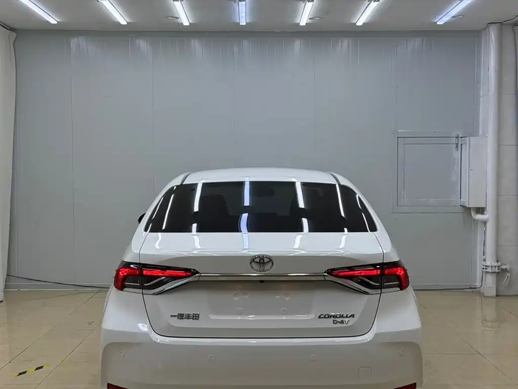 Toyota Corolla — фото 5
