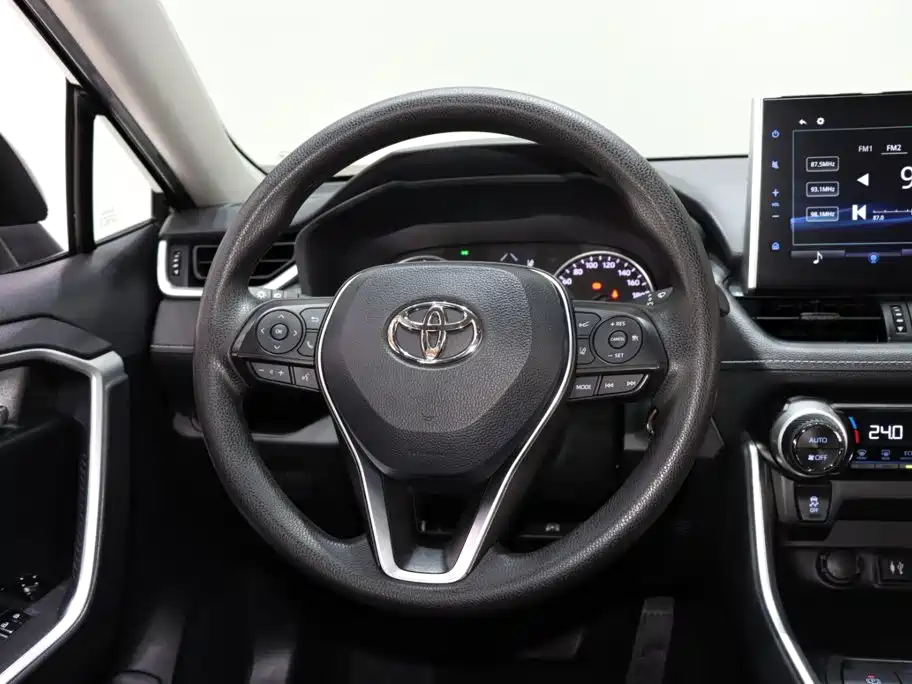 Toyota Wildlander — фото 13