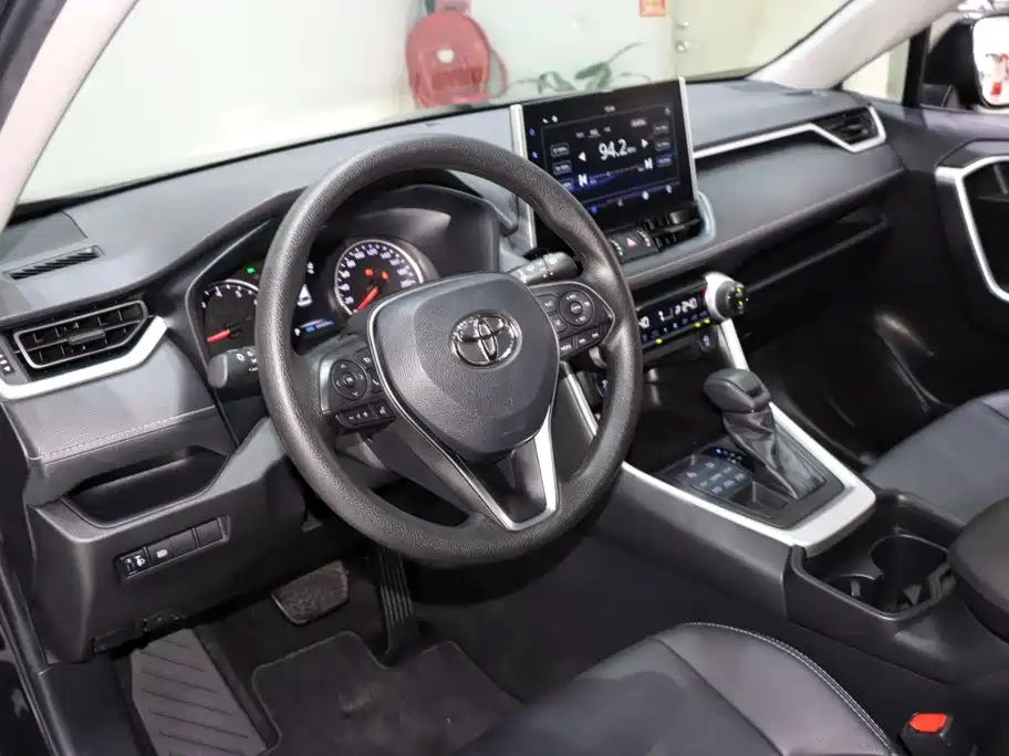 Toyota Wildlander — фото 10
