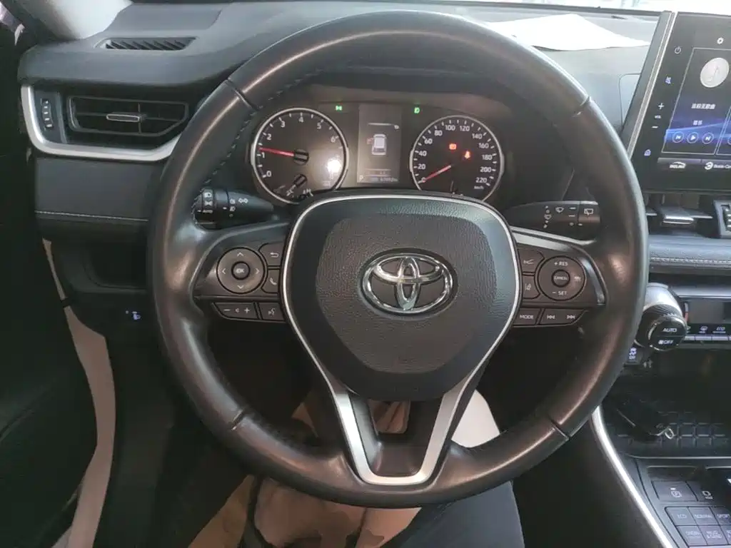 Toyota Wildlander — фото 11