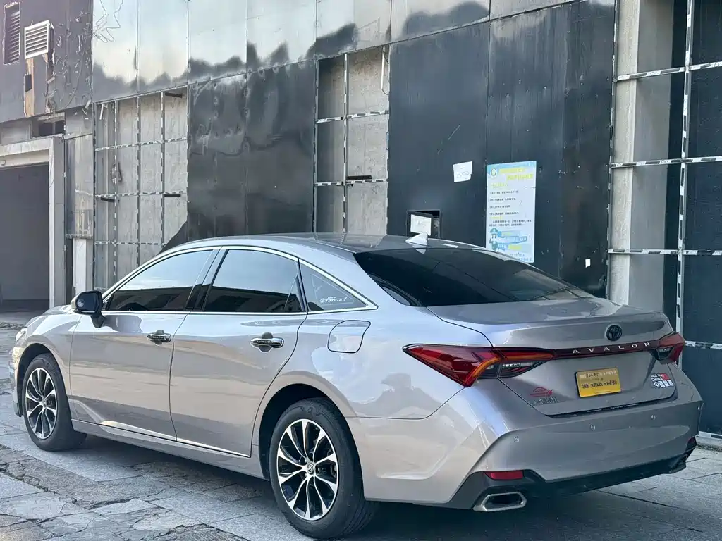 Toyota Avalon — фото 4