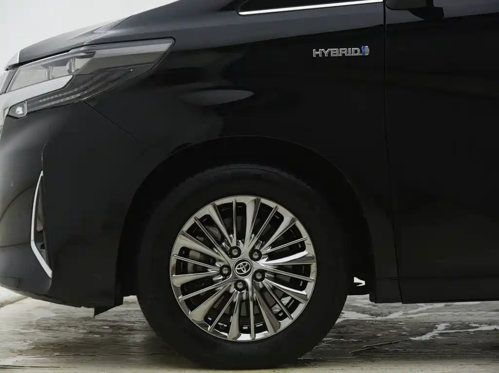 Toyota Alphard — фото 4